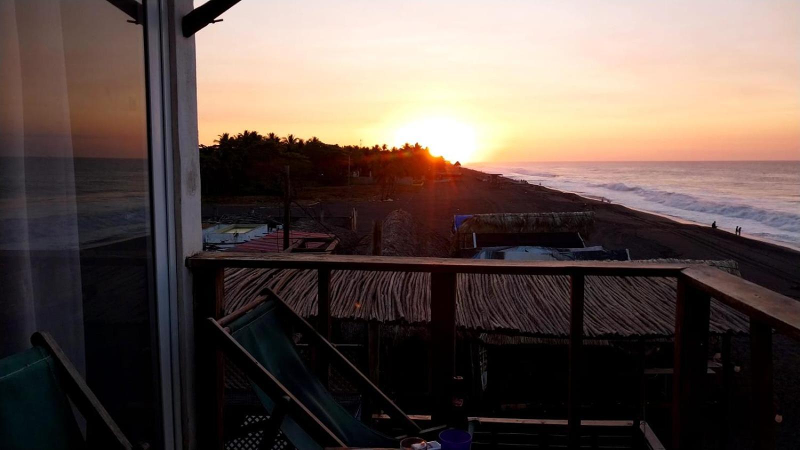 Black Sand Beachhouse Monterrico Luaran gambar